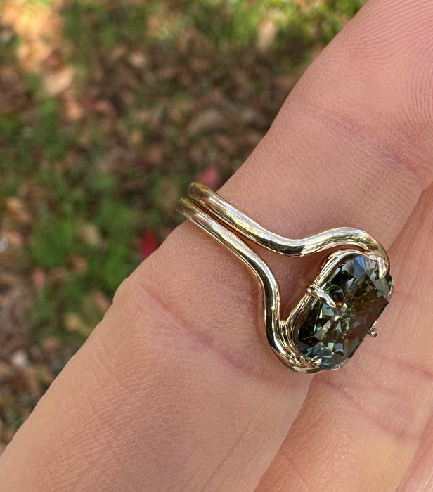 Elowen Ring 2.50 ct VVS2 Fancy Vivid Green Lab Diamond IGI Certified