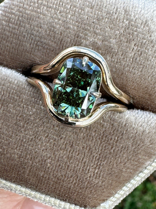 Elowen Ring 2.50 ct VVS2 Fancy Vivid Green Lab Diamond IGI Certified