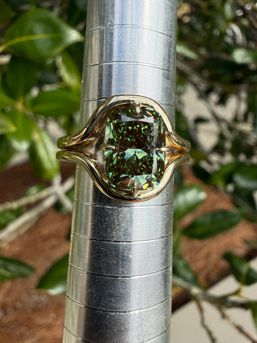 Elowen Ring 2.50 ct VVS2 Fancy Vivid Green Lab Diamond IGI Certified